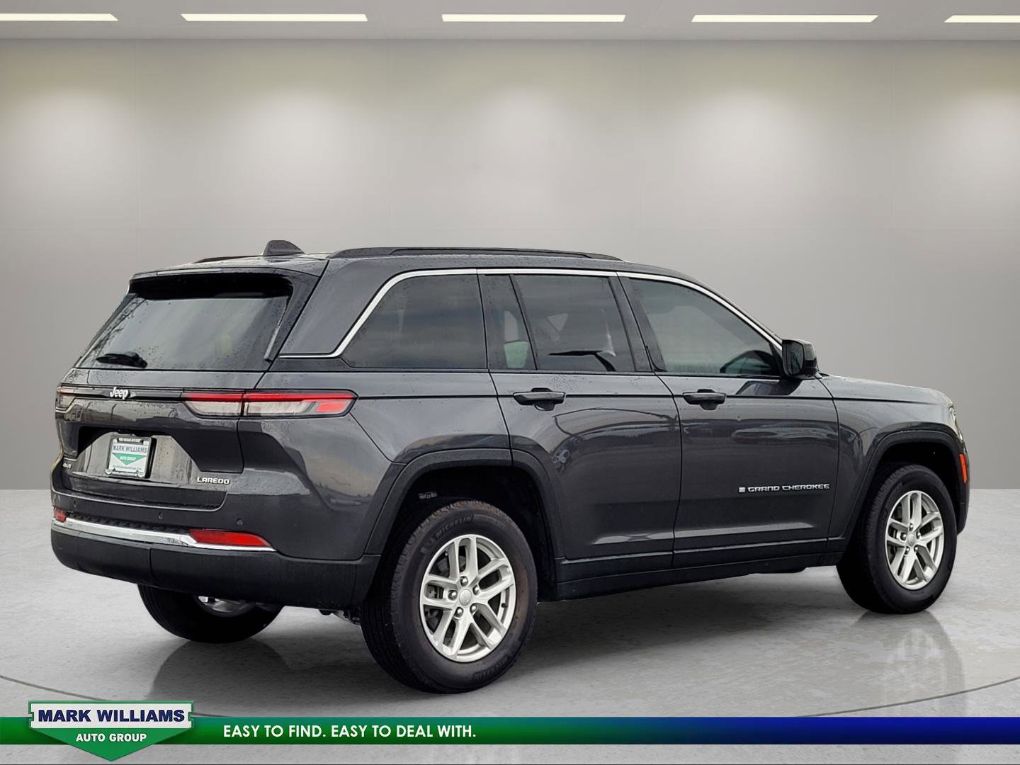 Used 2025 Jeep Grand Cherokee Laredo X image 4