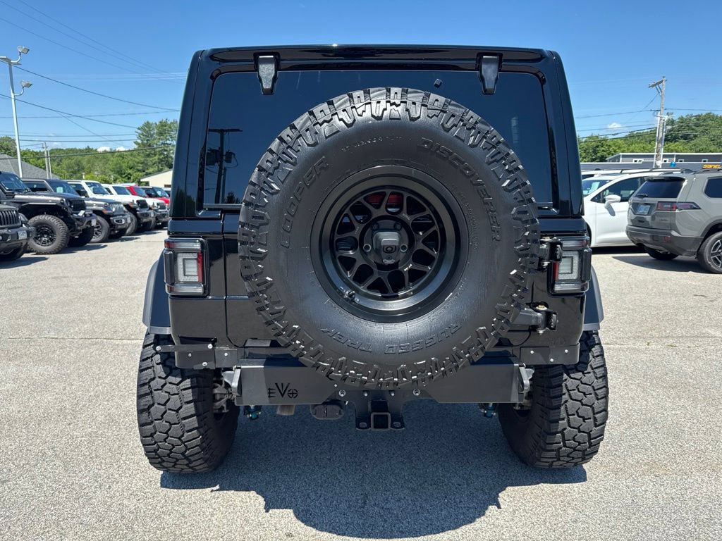 Used 2025 Jeep Wrangler Unlimited Rubicon AWD/4WD image 4