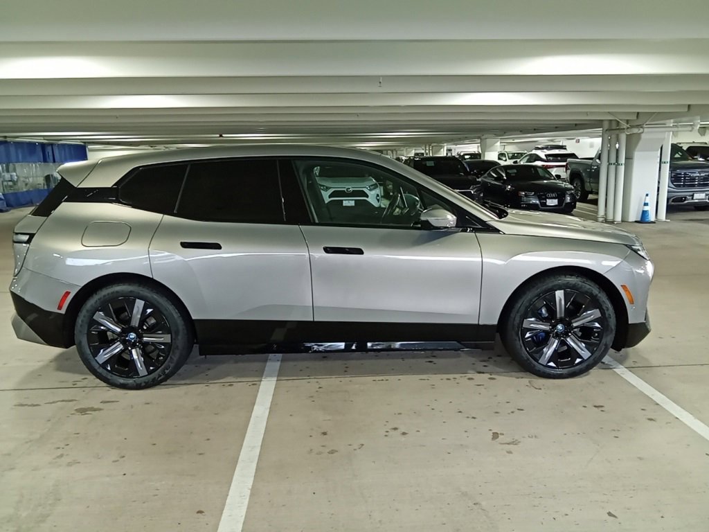 Used 2023 BMW iX xDrive50 w/ Premium Package image 6