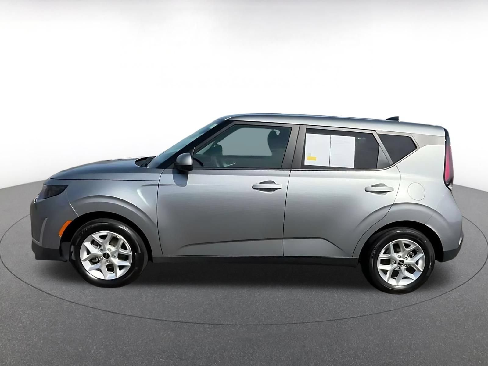Used 2025 Kia Soul LX w/ LX Technology Package FWD image 8
