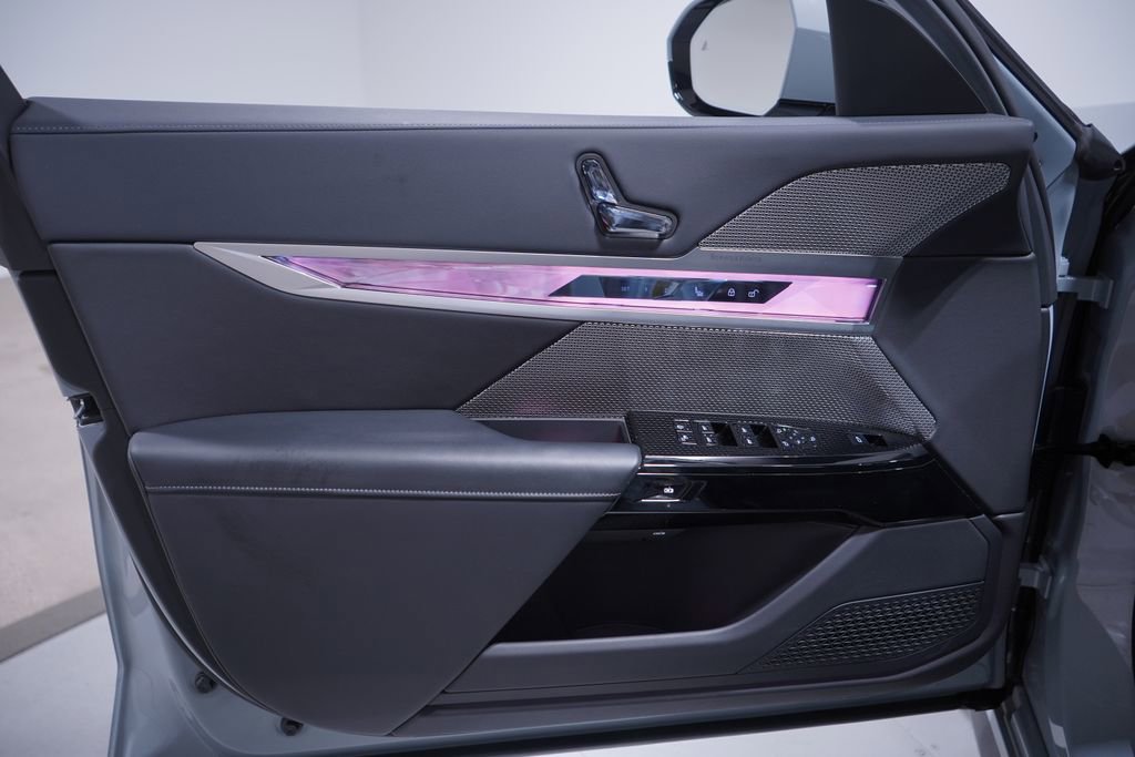 Used 2025 BMW i7 eDrive50 w/ M Sport Package image 17