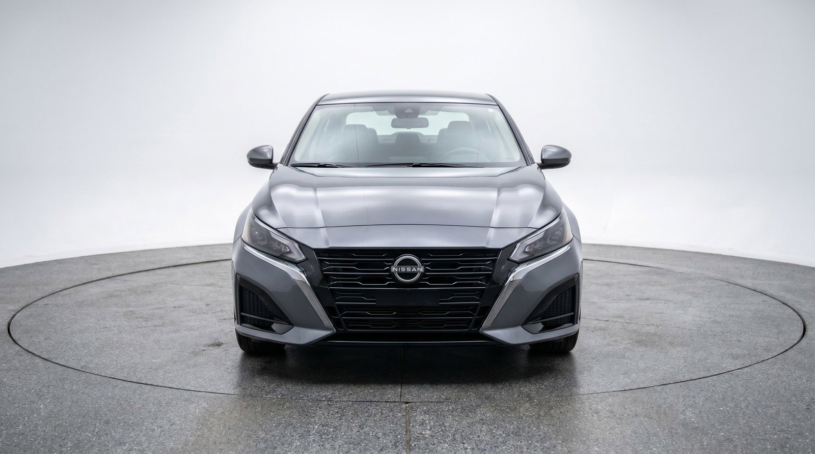 Used 2025 Nissan Altima 2.5 SV FWD image 2