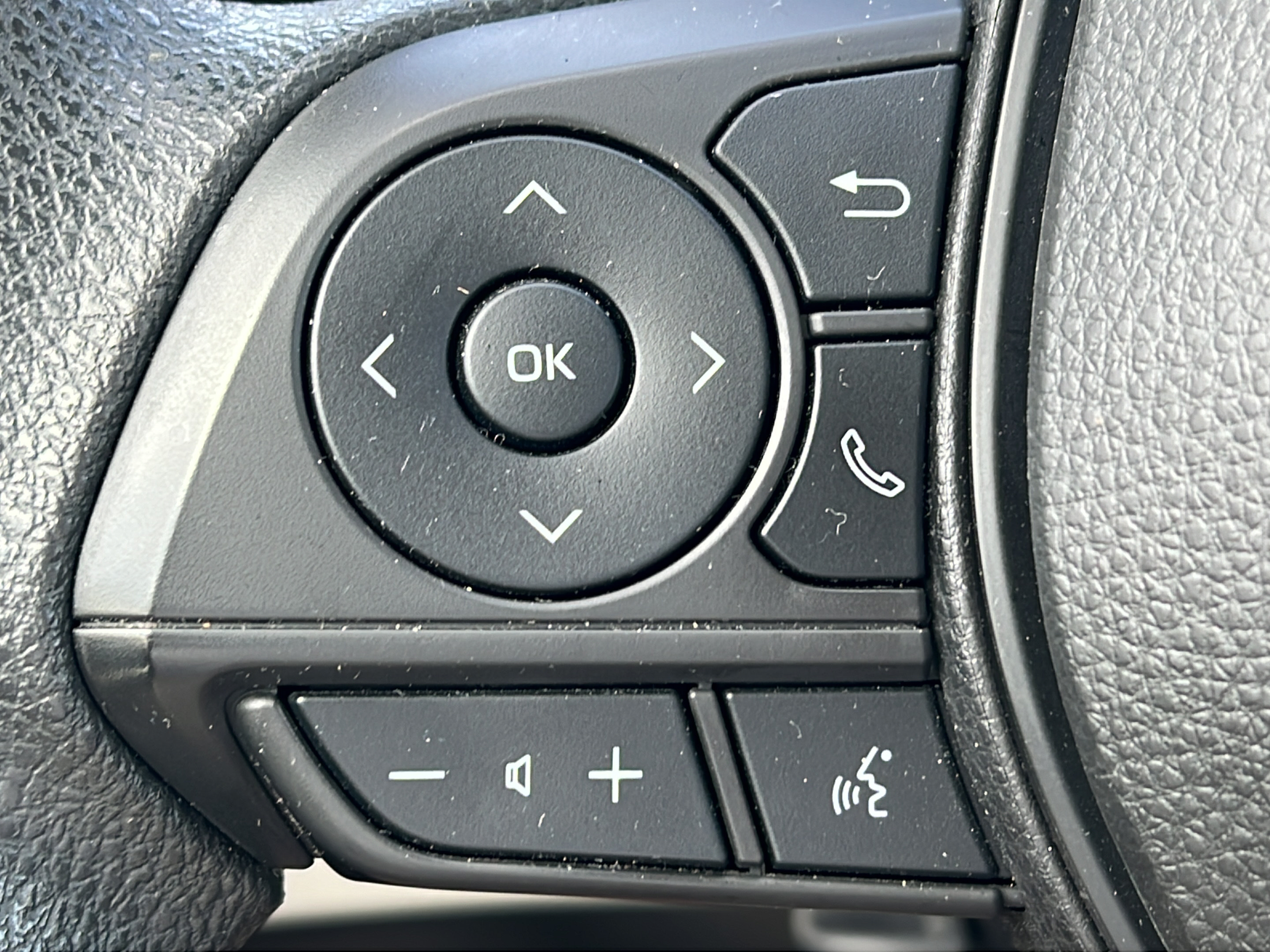 Used 2022 Toyota Corolla Cross L FWD image 19
