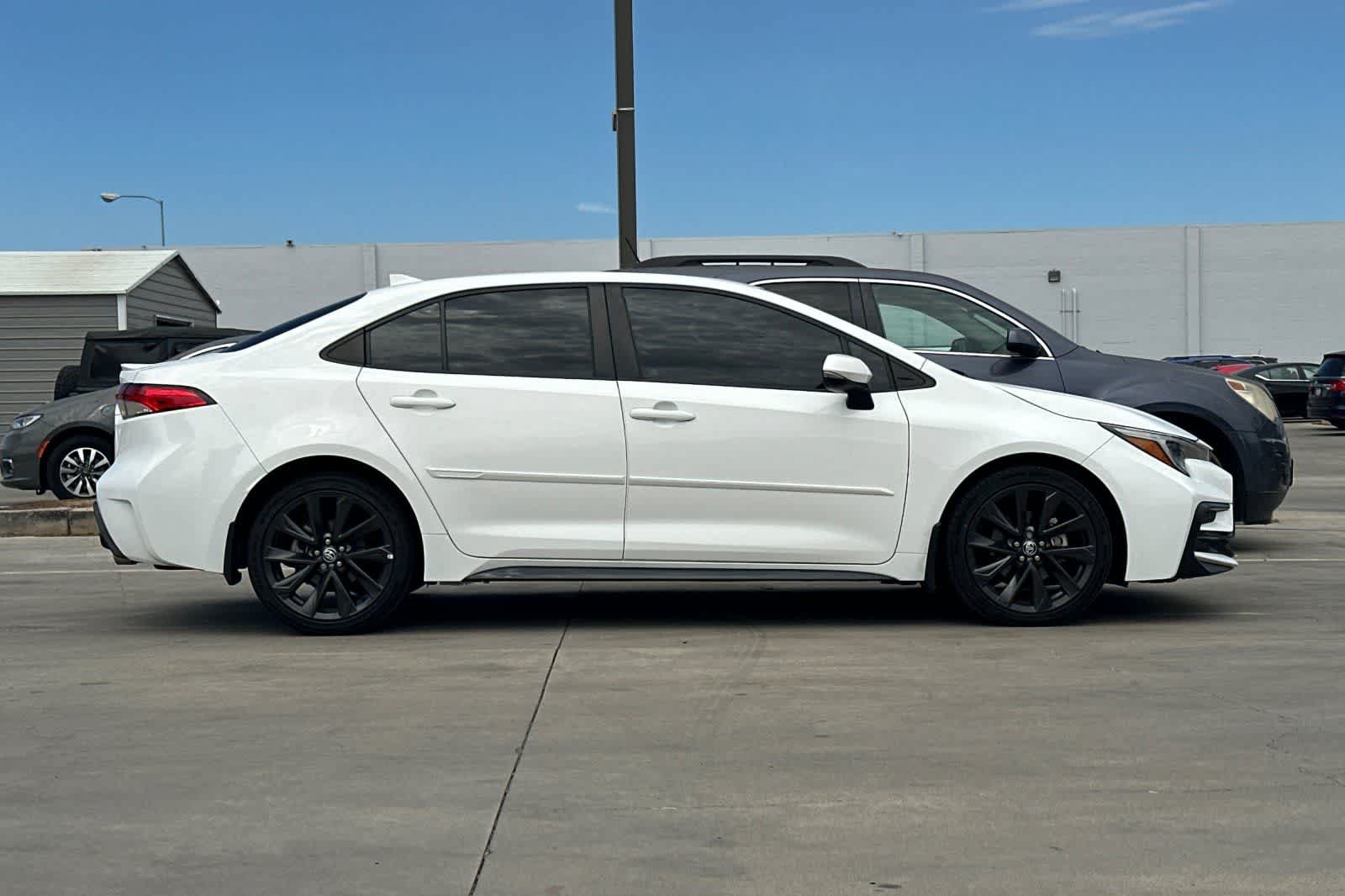 Used 2023 Toyota Corolla SE w/ SE Premium Package FWD image 9