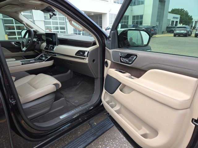 Used 2022 Lincoln Navigator L Reserve image 41