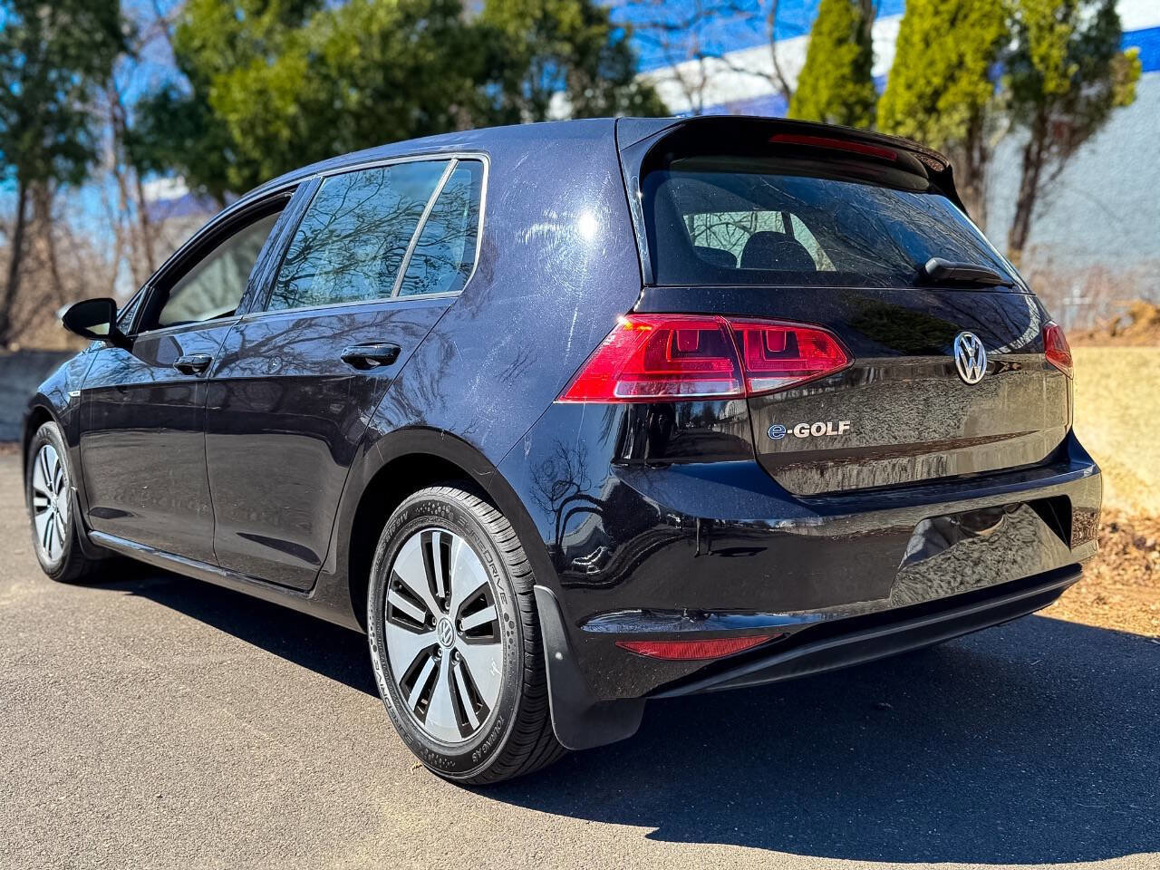 Used 2016 Volkswagen e-Golf SE w/ DC Fast Charging Package FWD image 7