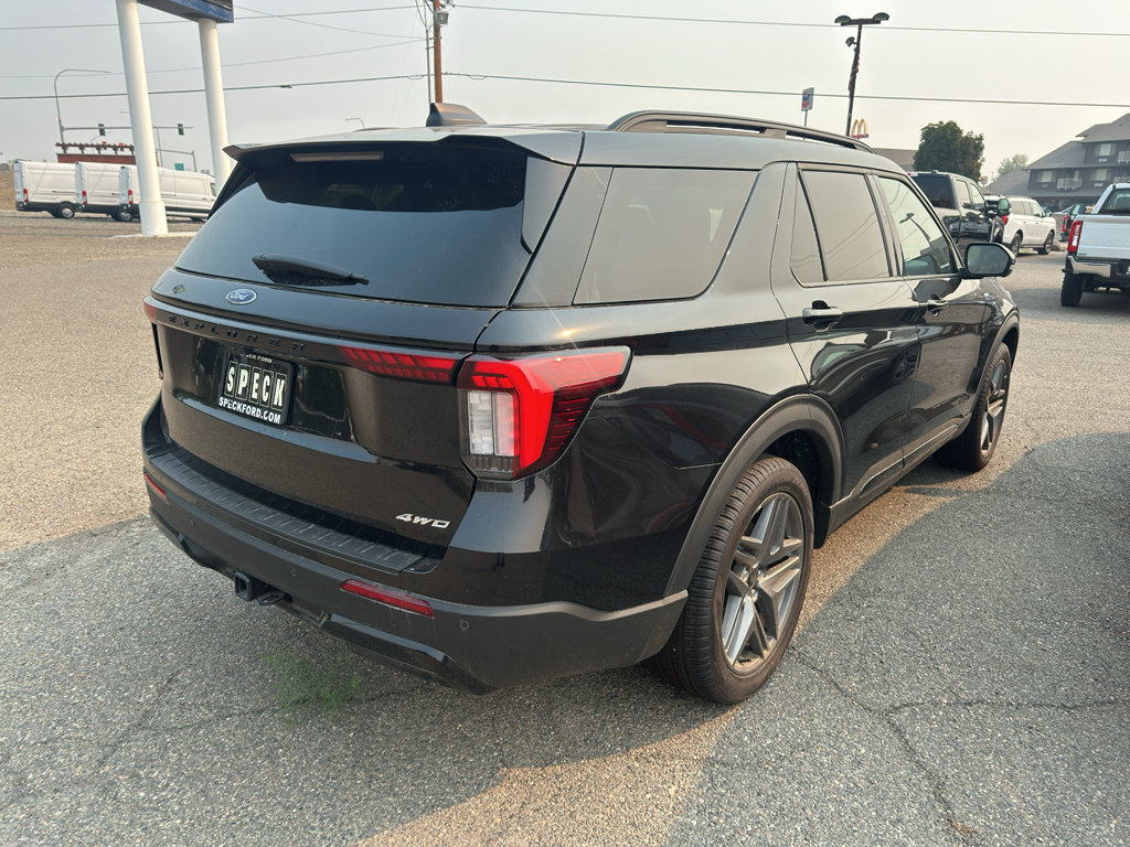 New 2026 Ford Explorer ST-Line w/ ST-Line Street Pack AWD/4WD image 5