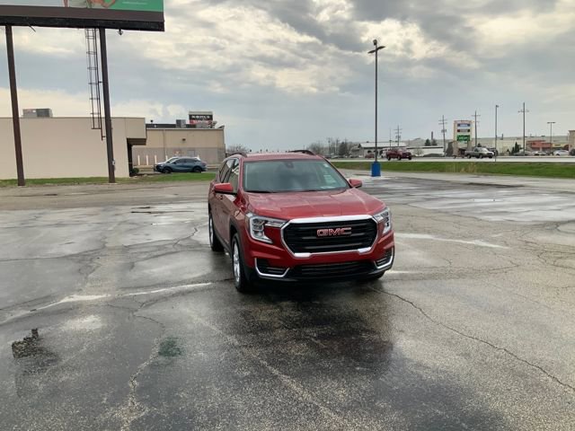 Used 2024 GMC Terrain SLE w/ Driver Convenience Package image 4
