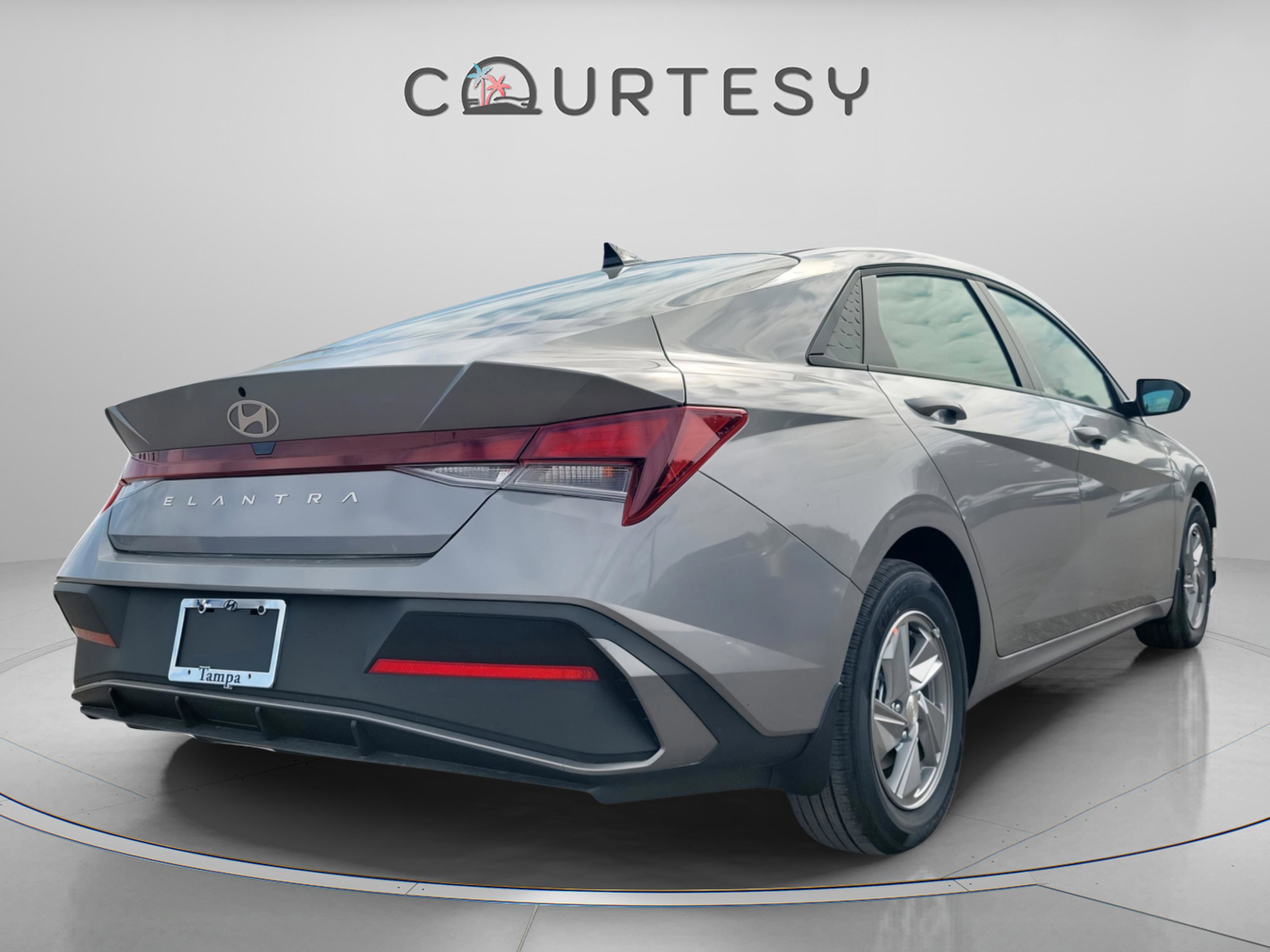 New 2026 Hyundai Elantra SE image 4