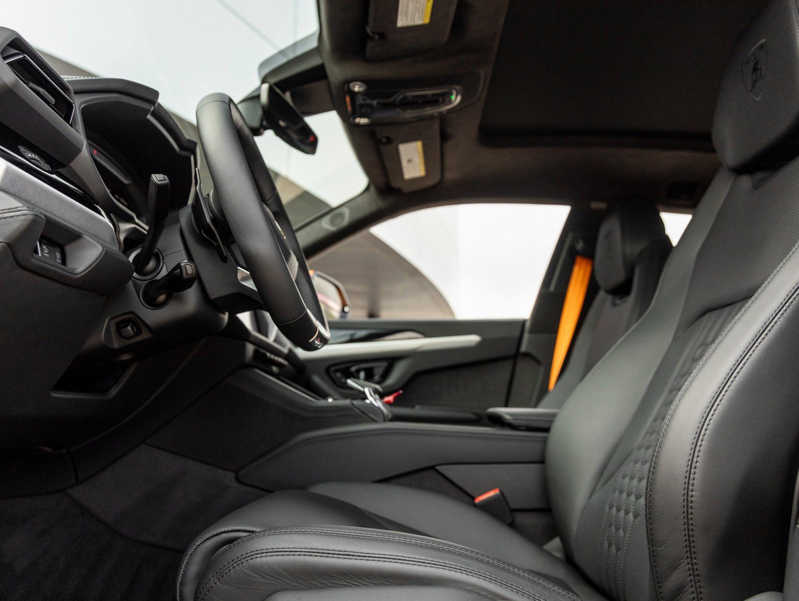 Used 2025 Lamborghini Urus SE image 19