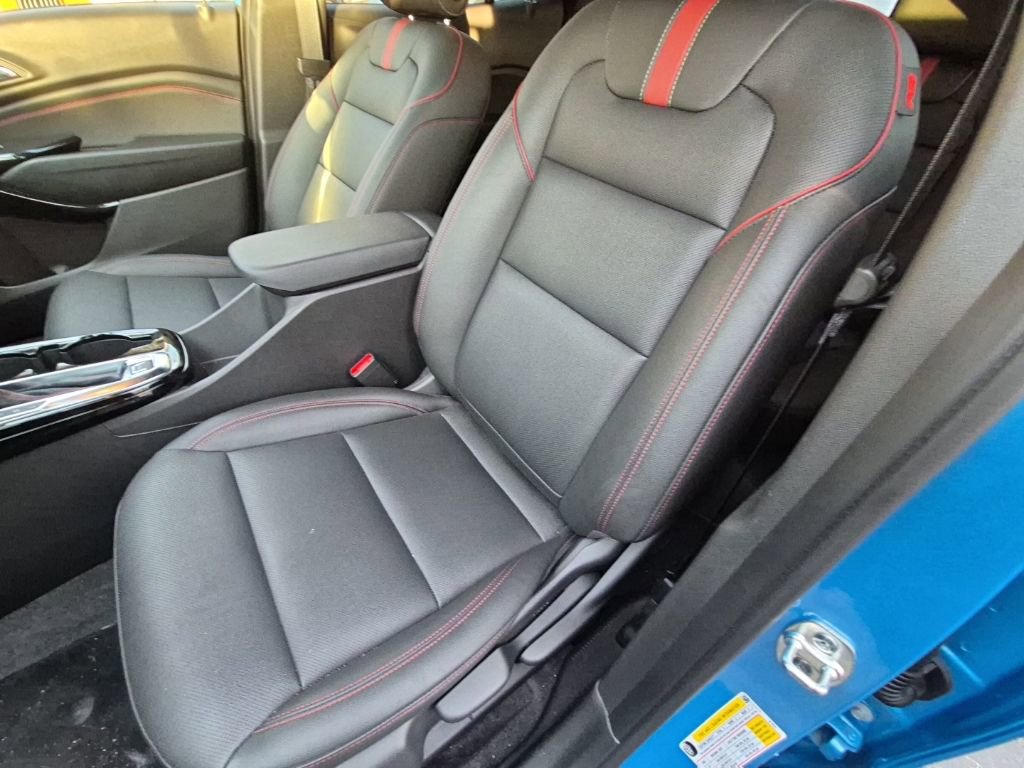 Used 2025 Chevrolet Trax RS w/ Driver Confidence Package image 11