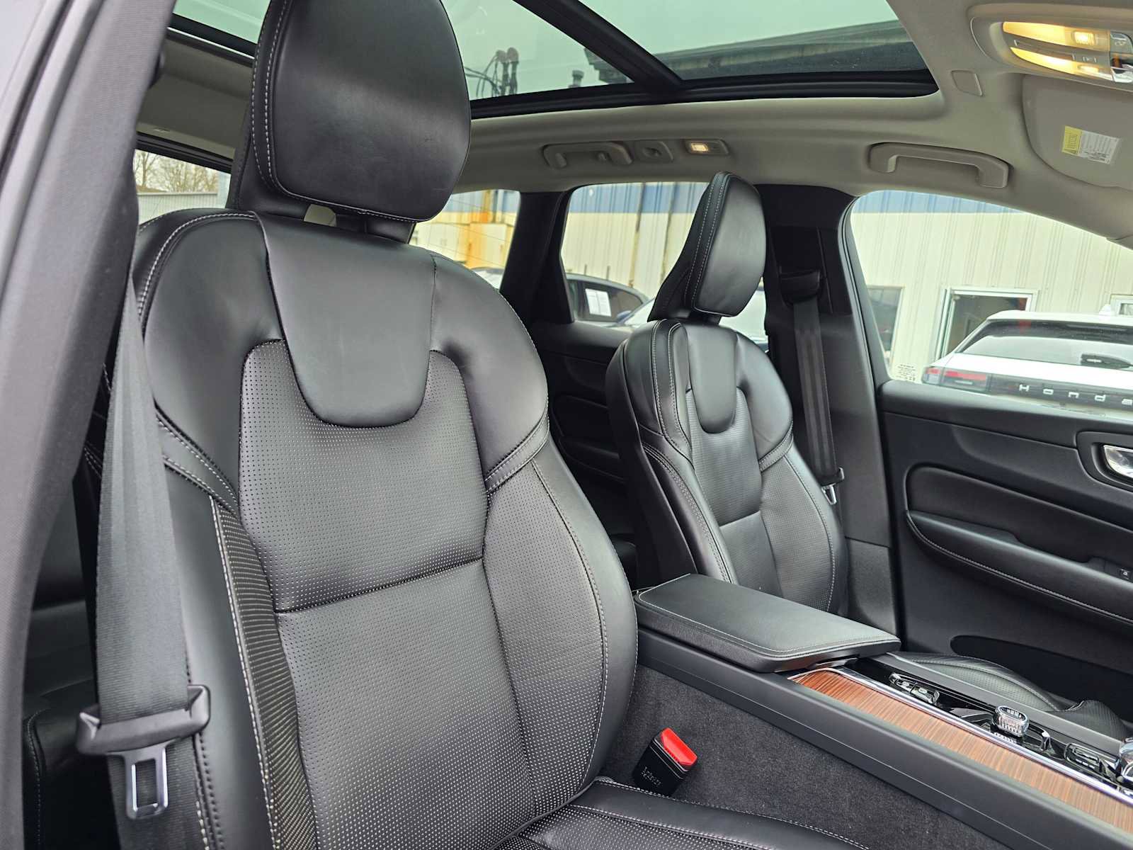 Certified 2023 Volvo XC60 B5 Ultimate w/ Climate Package image 12