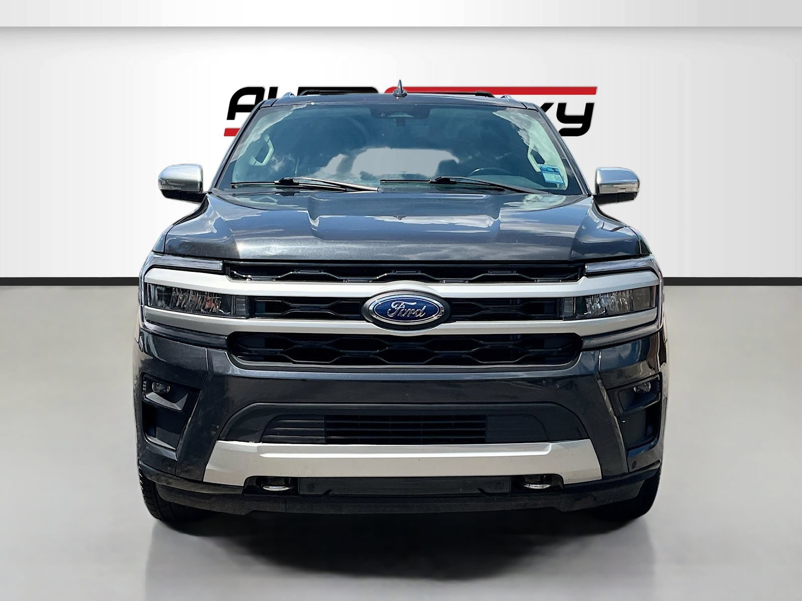 Used 2022 Ford Expedition Platinum AWD/4WD image 2
