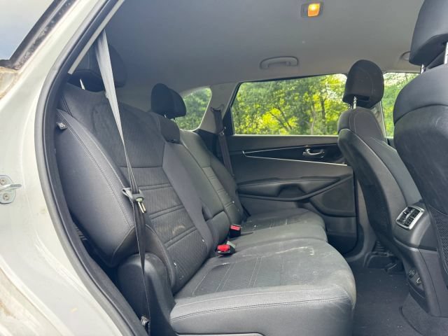 Used 2017 Kia Sorento AWD image 18