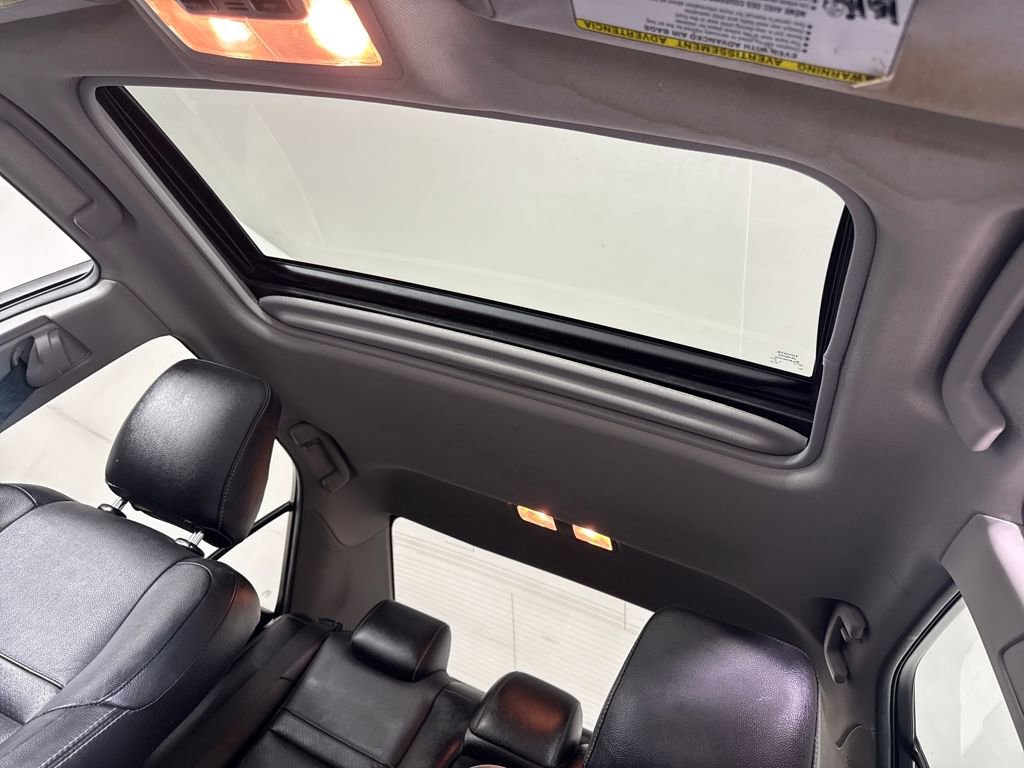 Used 2014 Toyota Camry L image 16