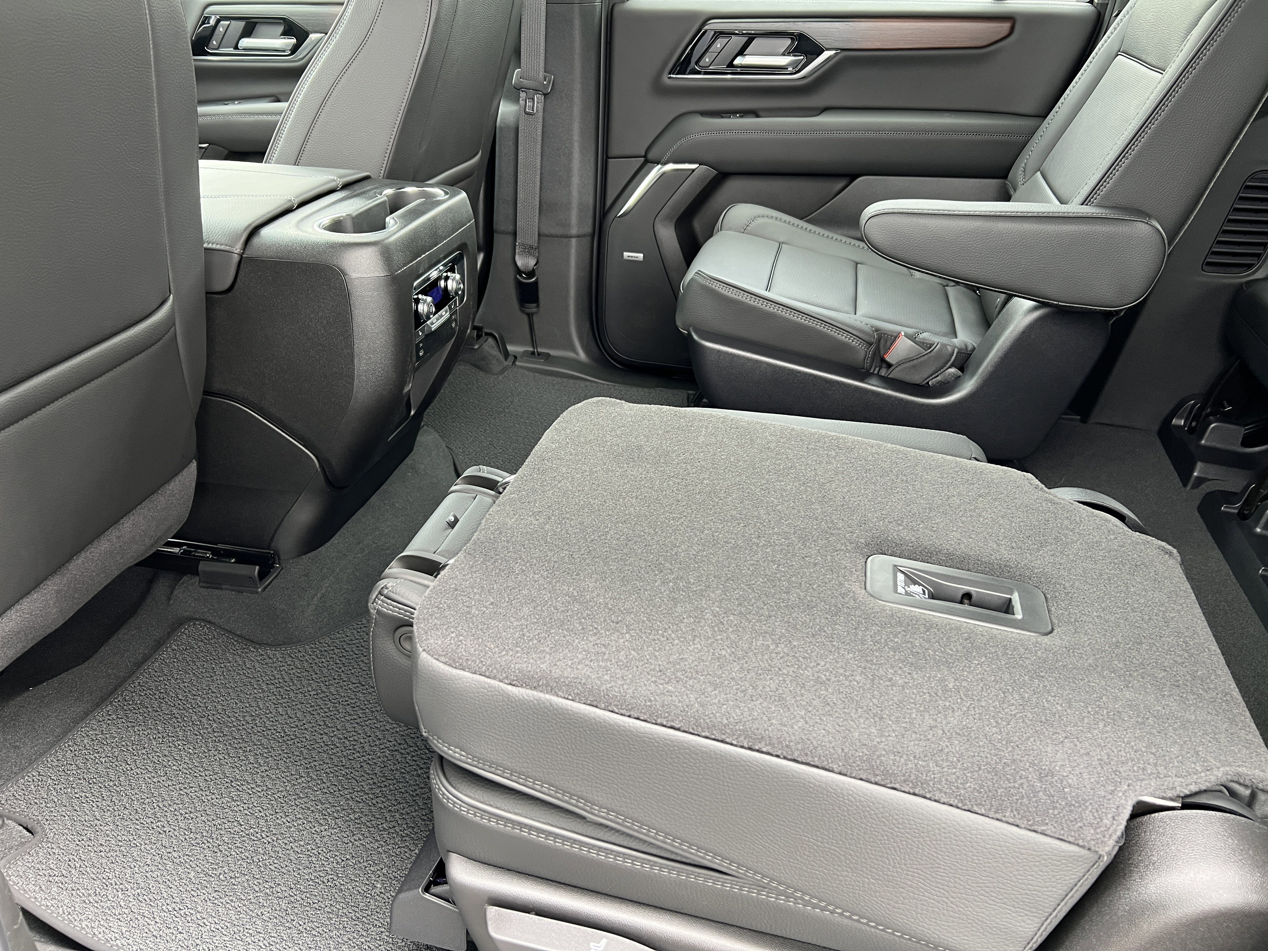 New 2026 GMC Yukon XL Denali w/ Sun & Power Step Package AWD/4WD image 19
