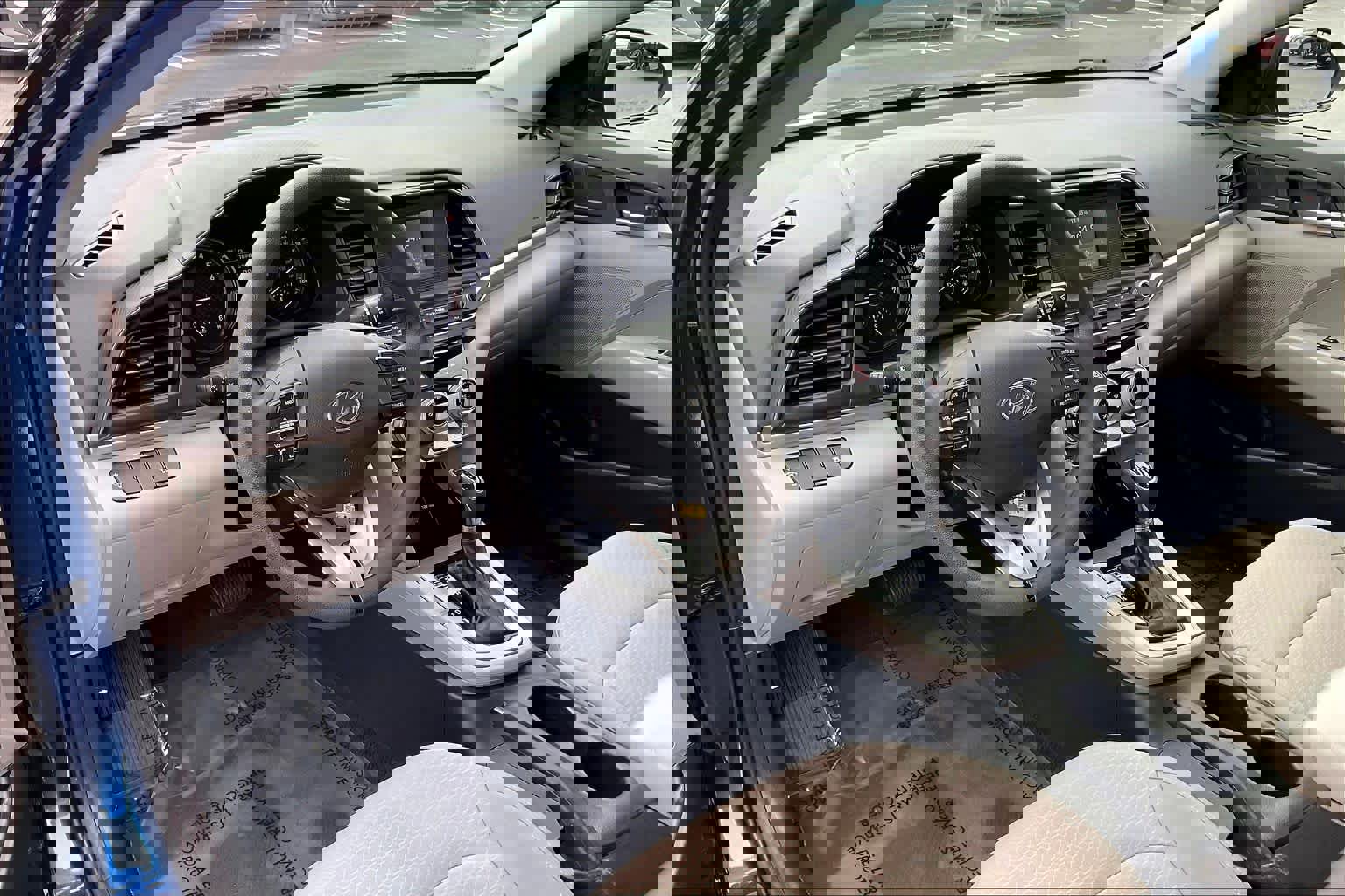 Used 2019 Hyundai Elantra SE image 17