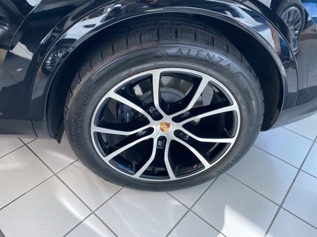 Used 2024 Porsche Cayenne Coupe image 7