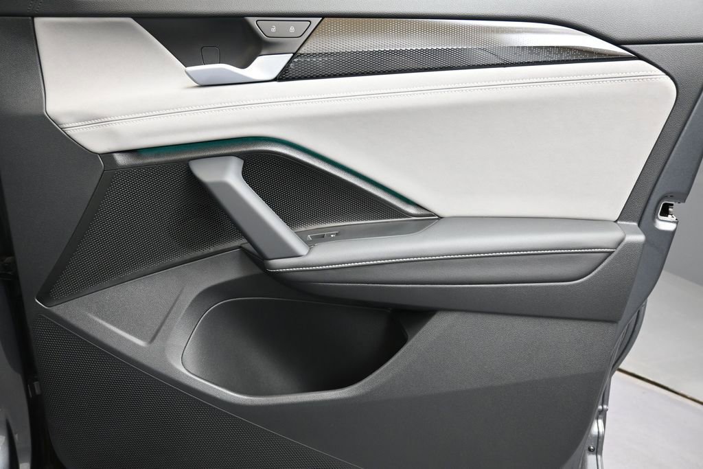 New 2026 Volkswagen Tiguan SE AWD/4WD image 11