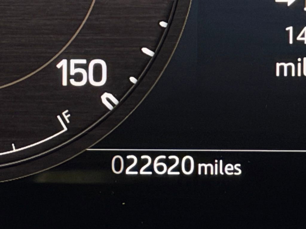 Used 2025 Land Rover Defender 110 S image 14