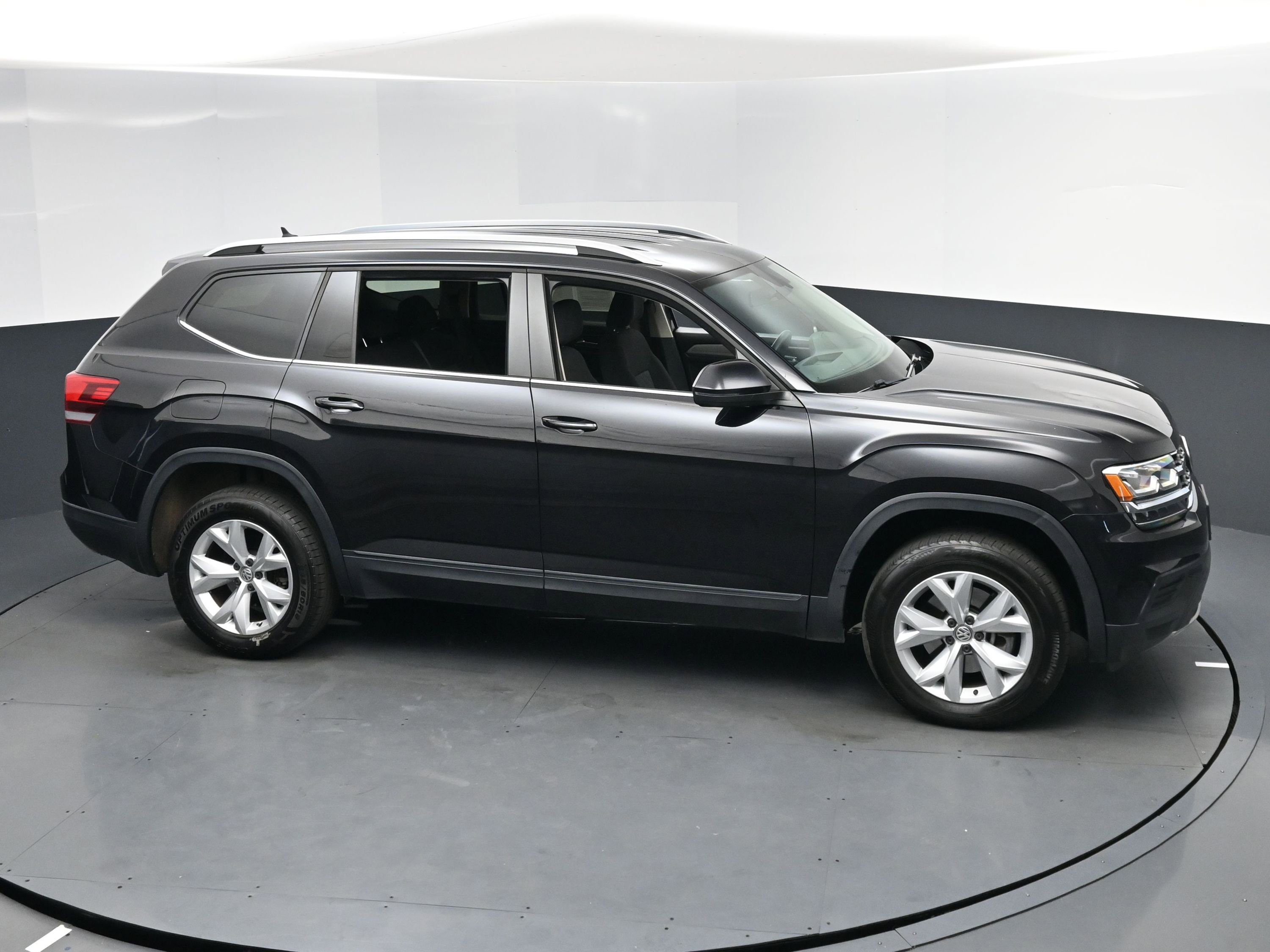 Used 2019 Volkswagen Atlas S w/ Towing Package image 7