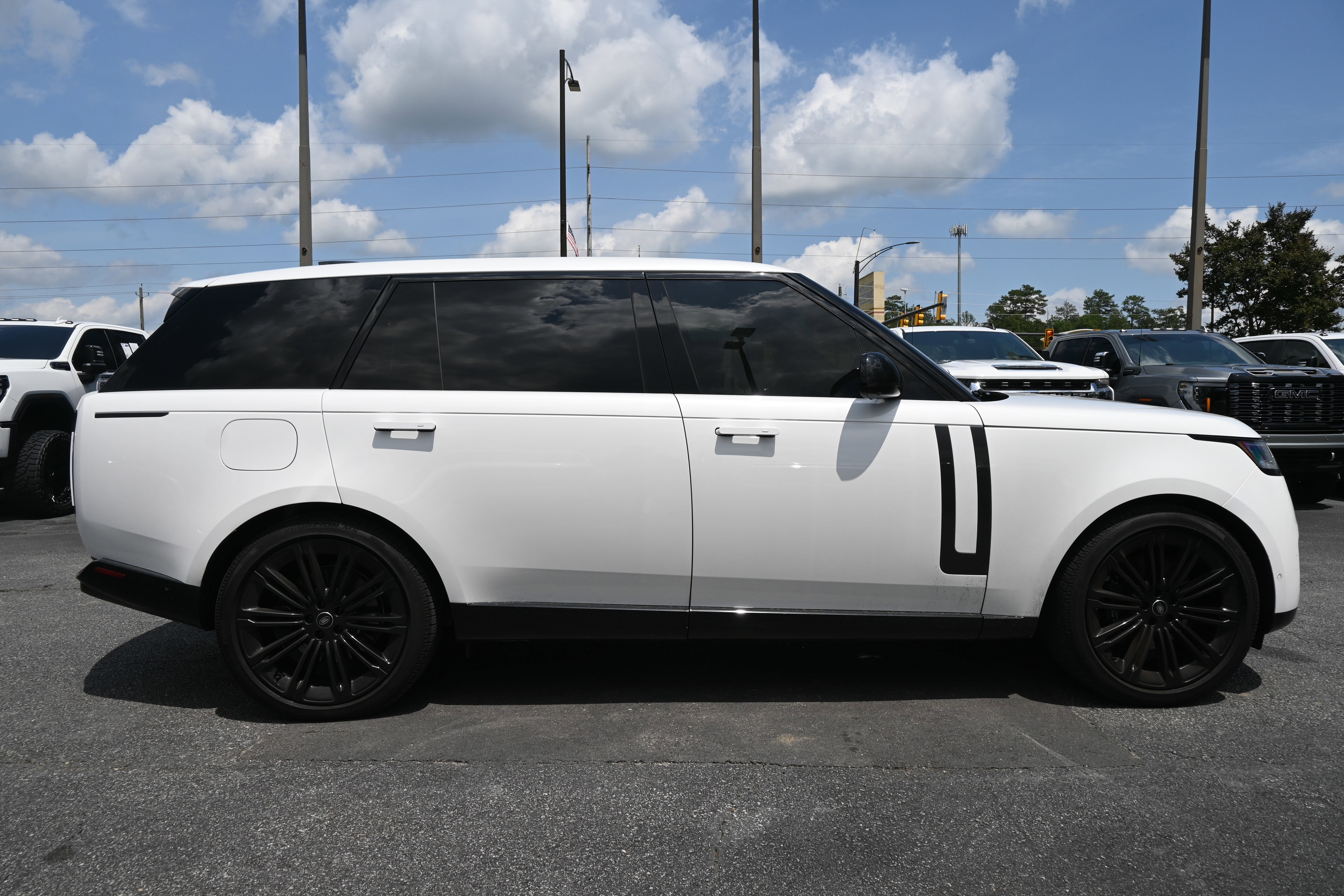 Used 2025 Land Rover Range Rover Long Wheelbase SE AWD/4WD image 13