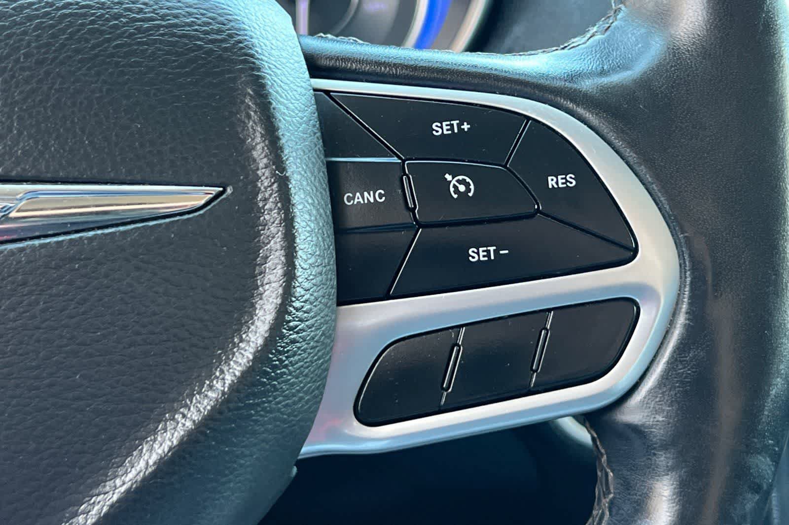 Used 2019 Chrysler 300 Limited RWD image 29