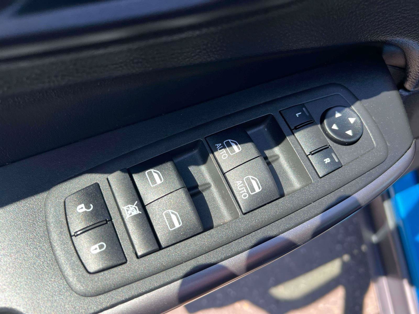 Used 2022 Jeep Cherokee Limited AWD/4WD image 23