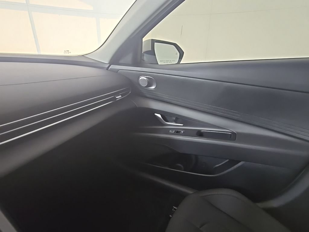 New 2026 Hyundai Elantra SE FWD image 21