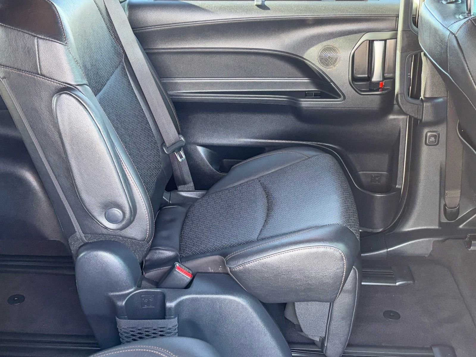 Used 2025 Toyota Sienna Limited image 13