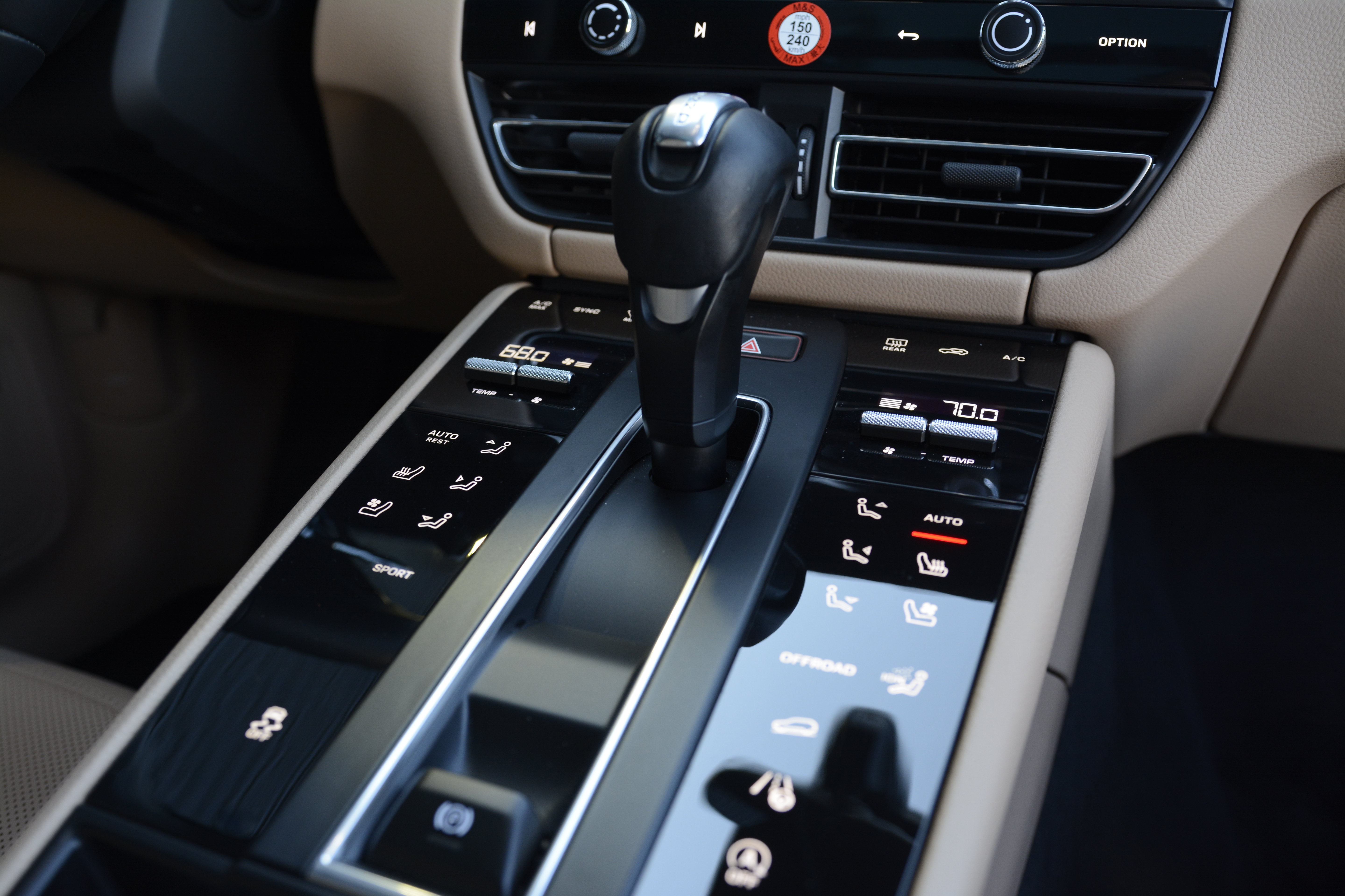 Certified 2026 Porsche Macan AWD/4WD image 25