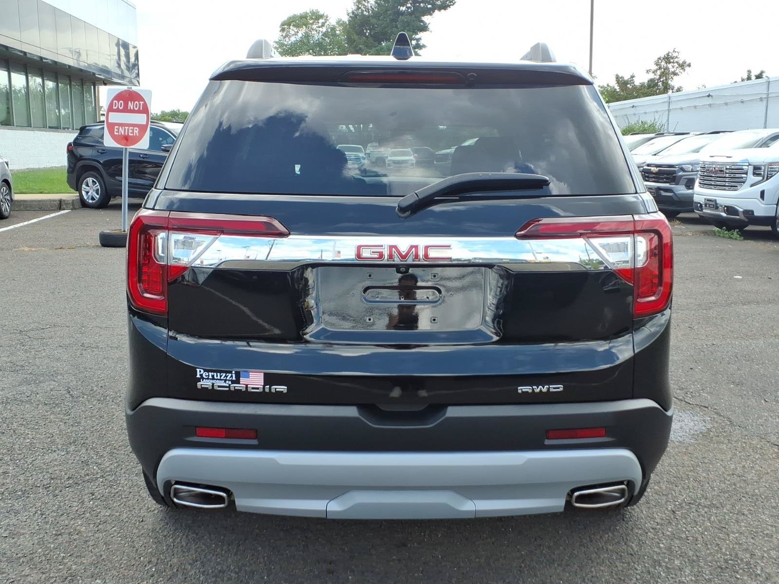 Certified 2023 GMC Acadia SLE w/ Driver Convenience Package AWD/4WD image 4