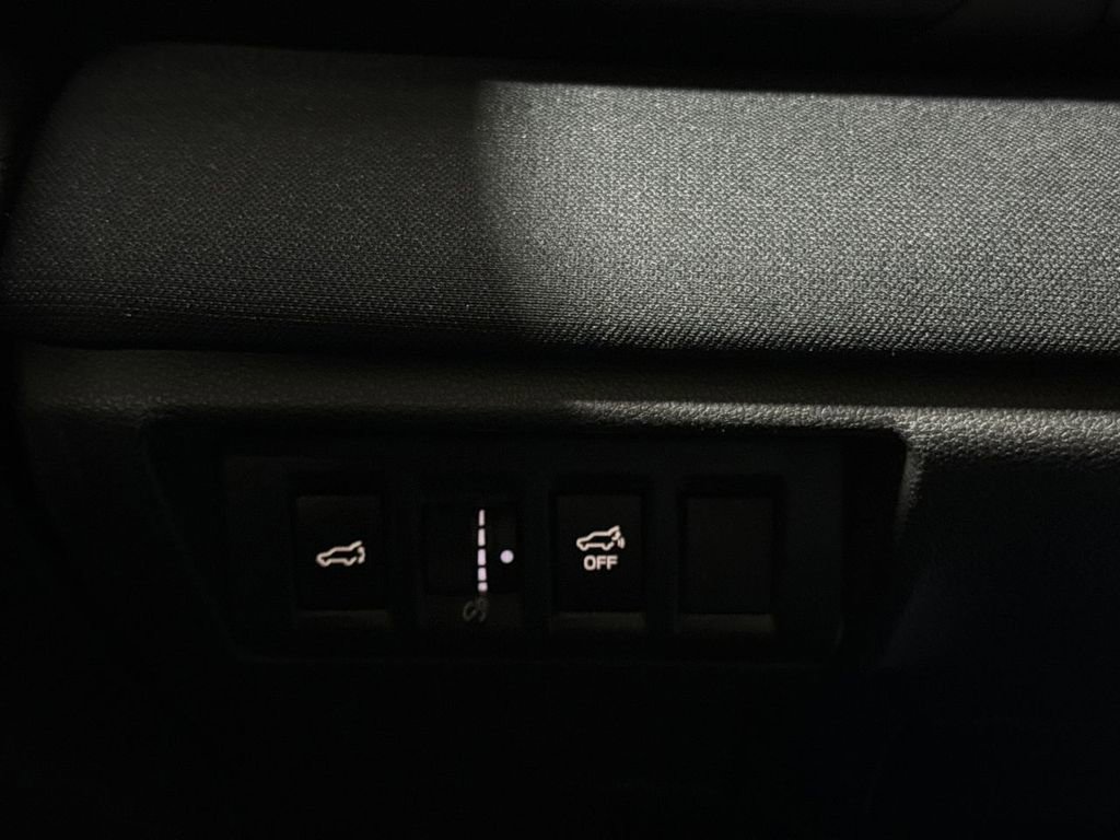Used 2022 Subaru Outback Premium image 19