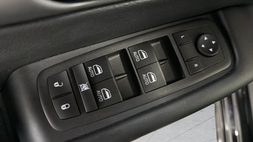 Used 2025 Chrysler Pacifica Select FWD image 15