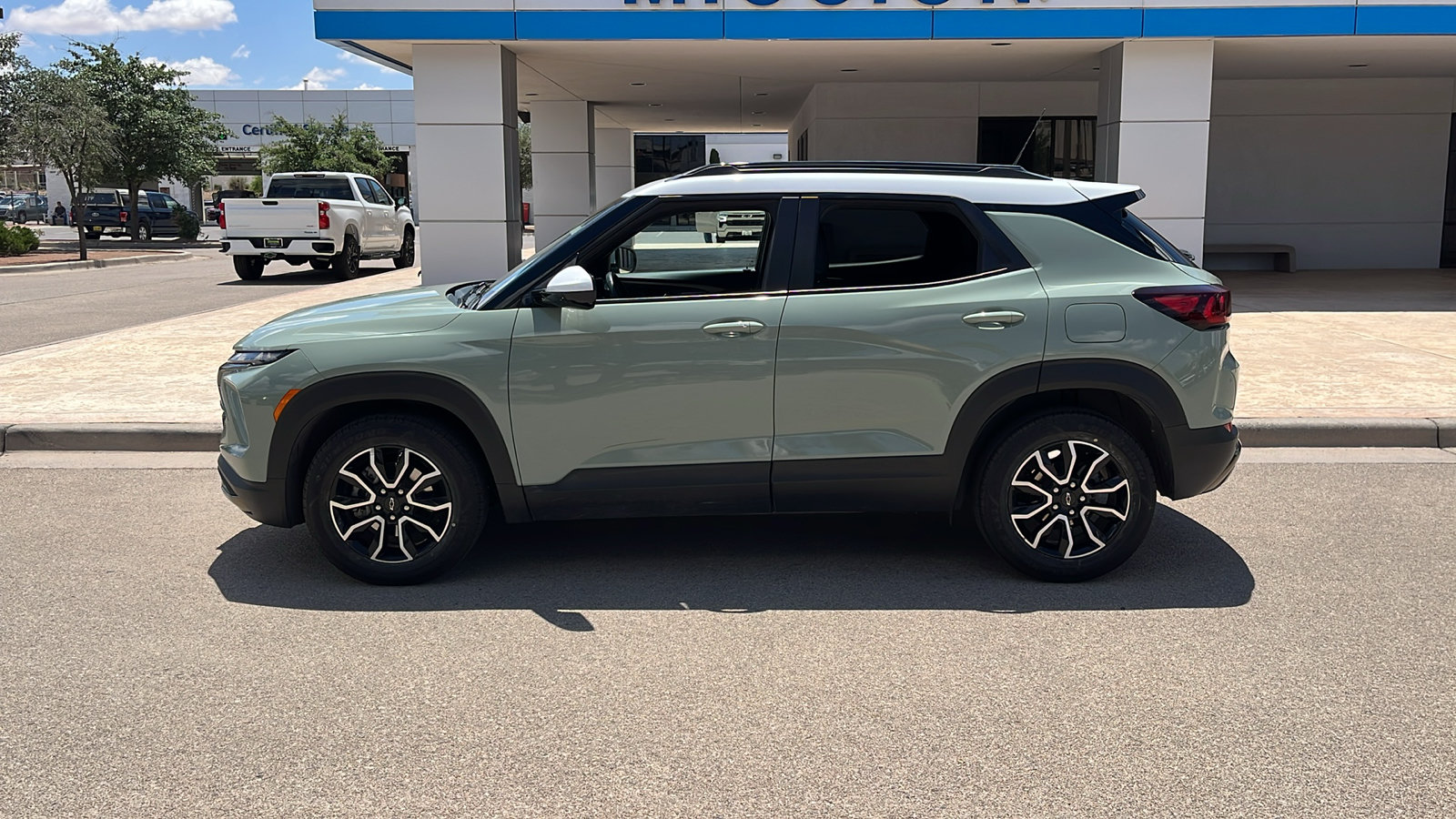 Used 2024 Chevrolet TrailBlazer ACTIV w/ Convenience Package FWD image 4