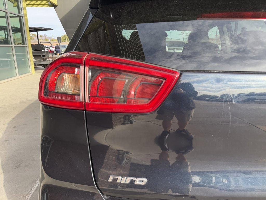 Used 2019 Kia Niro EX Premium w/ Sunroof Package FWD image 14