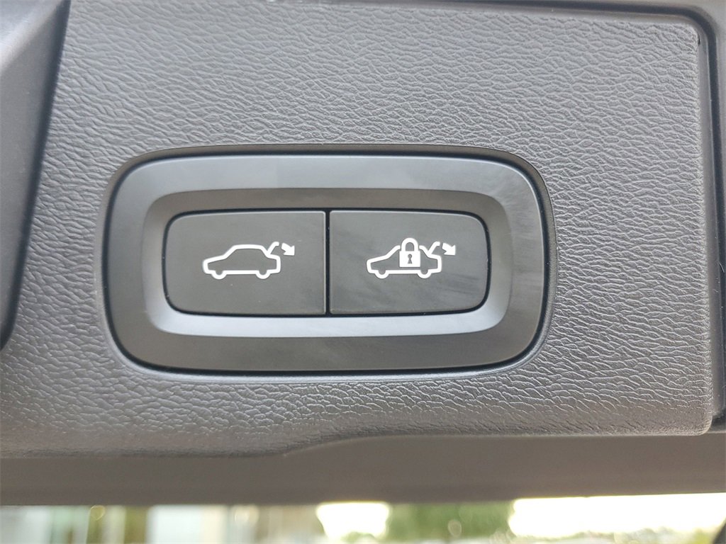 Certified 2024 Volvo XC60 B5 Ultimate AWD/4WD image 12