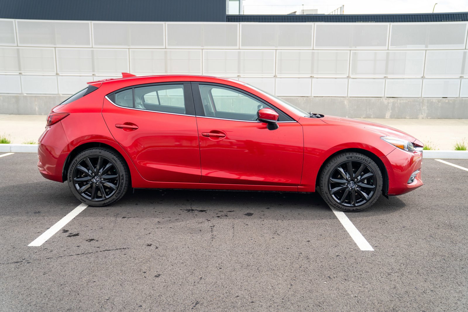 Used 2017 MAZDA MAZDA3 Grand Touring image 8