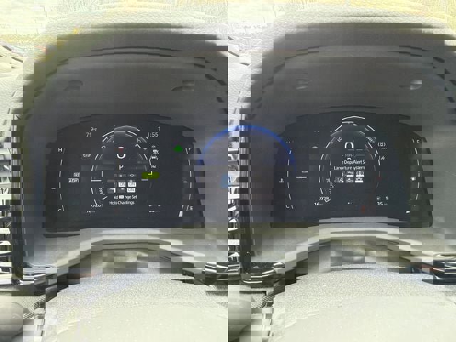 Used 2025 Toyota Camry LE image 5