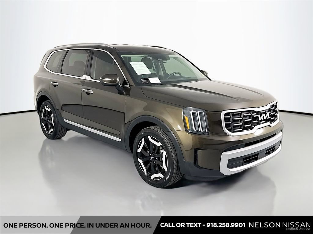 Used 2023 Kia Telluride S FWD image 3