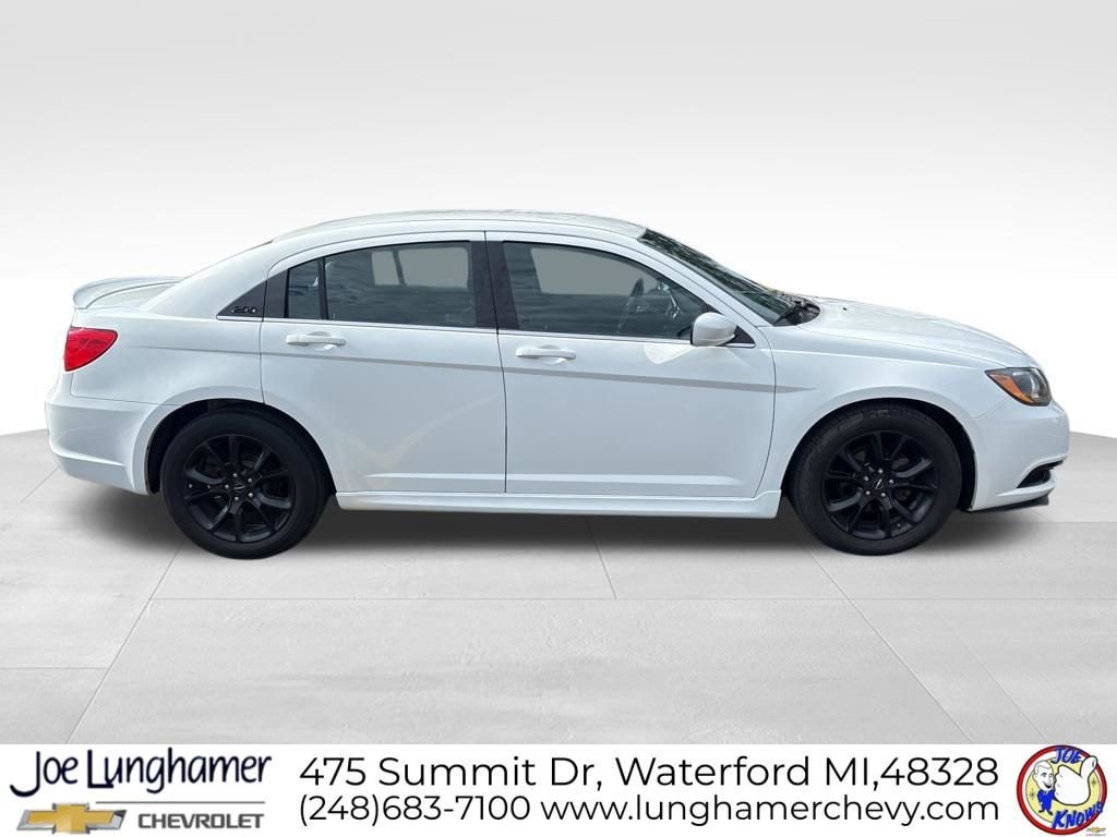 Used 2014 Chrysler 200 Limited w/ 200 Super S Group FWD image 2