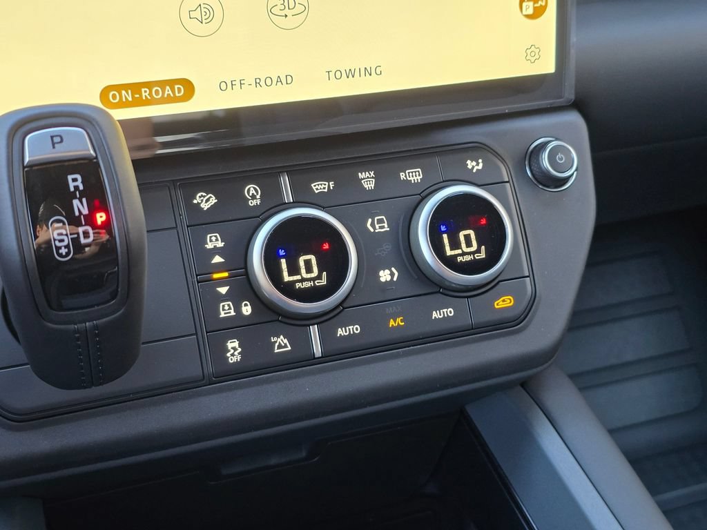 New 2026 Land Rover Defender 110 X-Dynamic SE AWD/4WD image 23