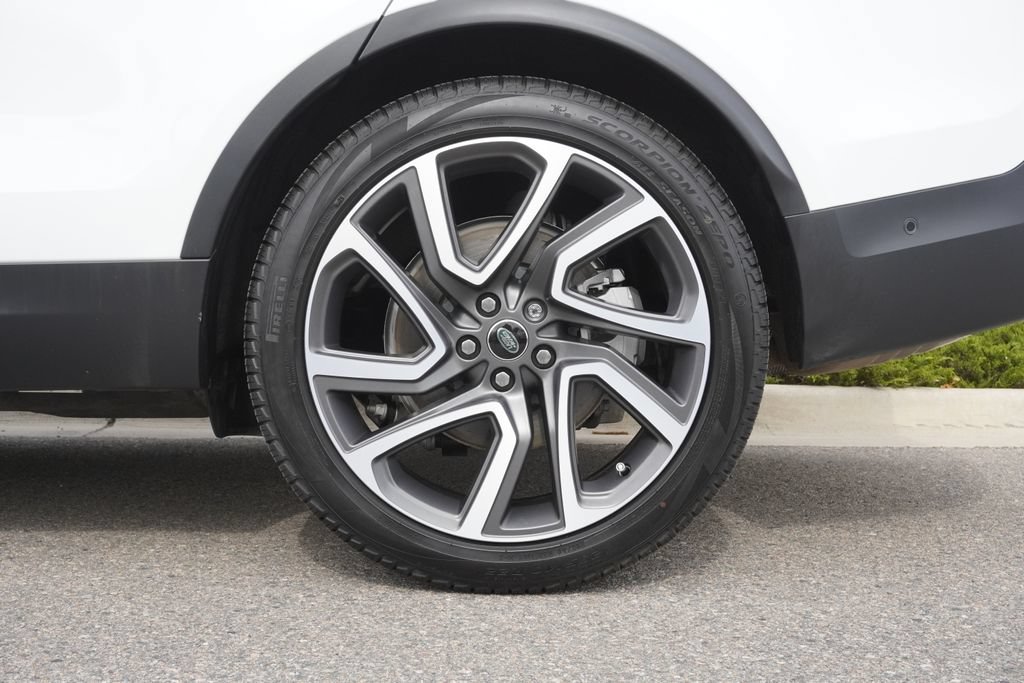 Used 2025 Land Rover Discovery S AWD/4WD image 33