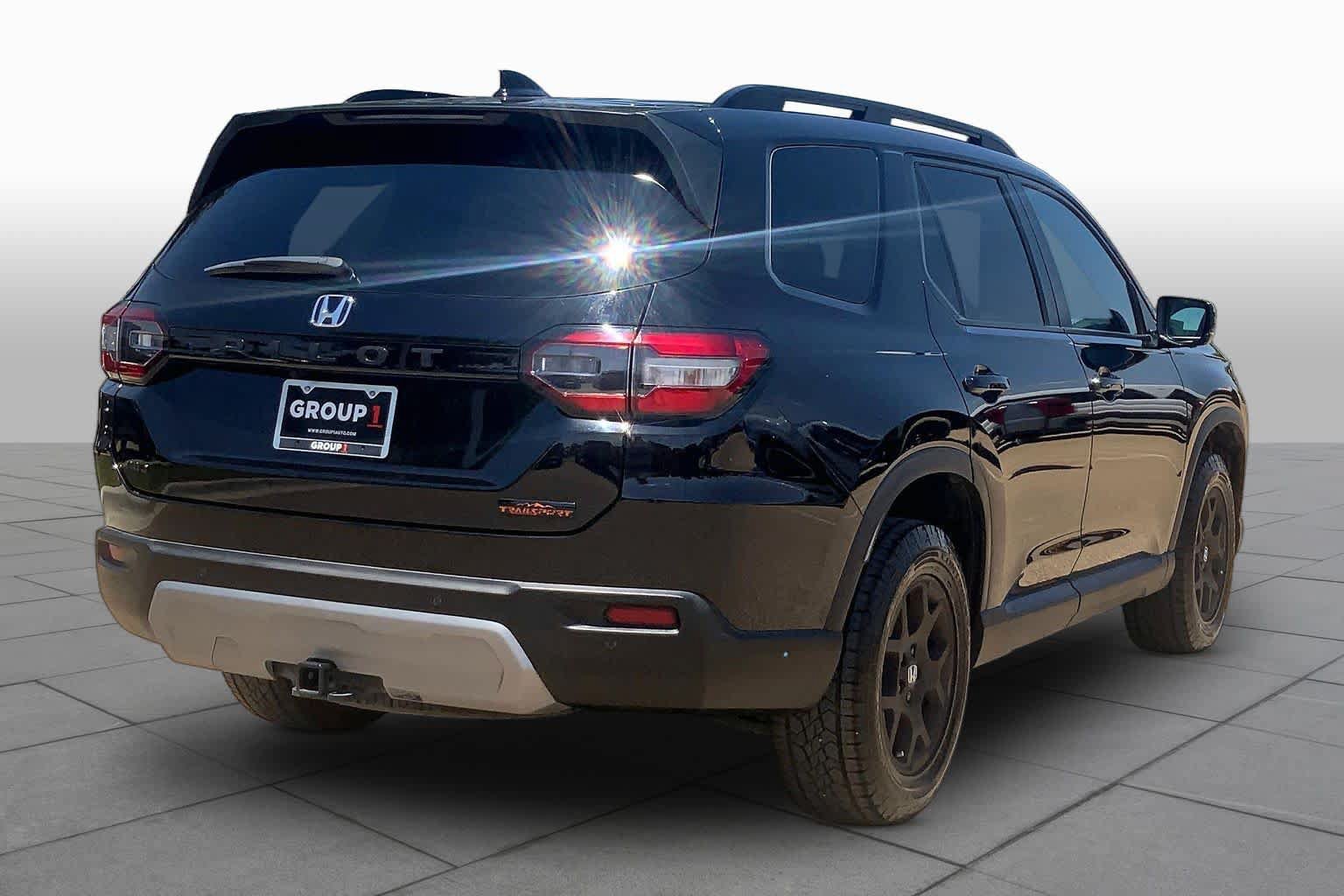 Used 2025 Honda Pilot TrailSport image 13
