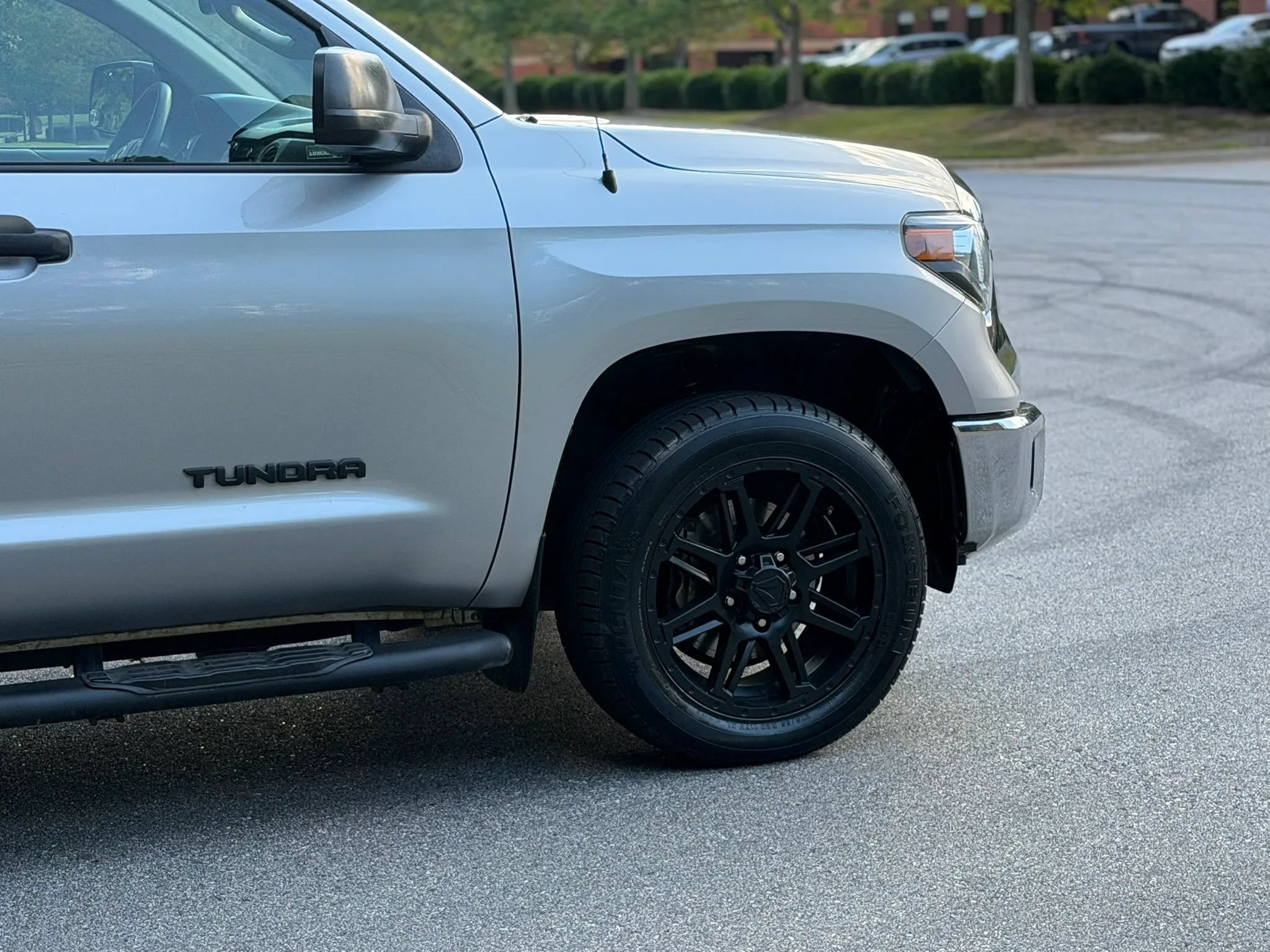 Used 2018 Toyota Tundra SR5 w/ SR5 Upgrade Package RWD image 9