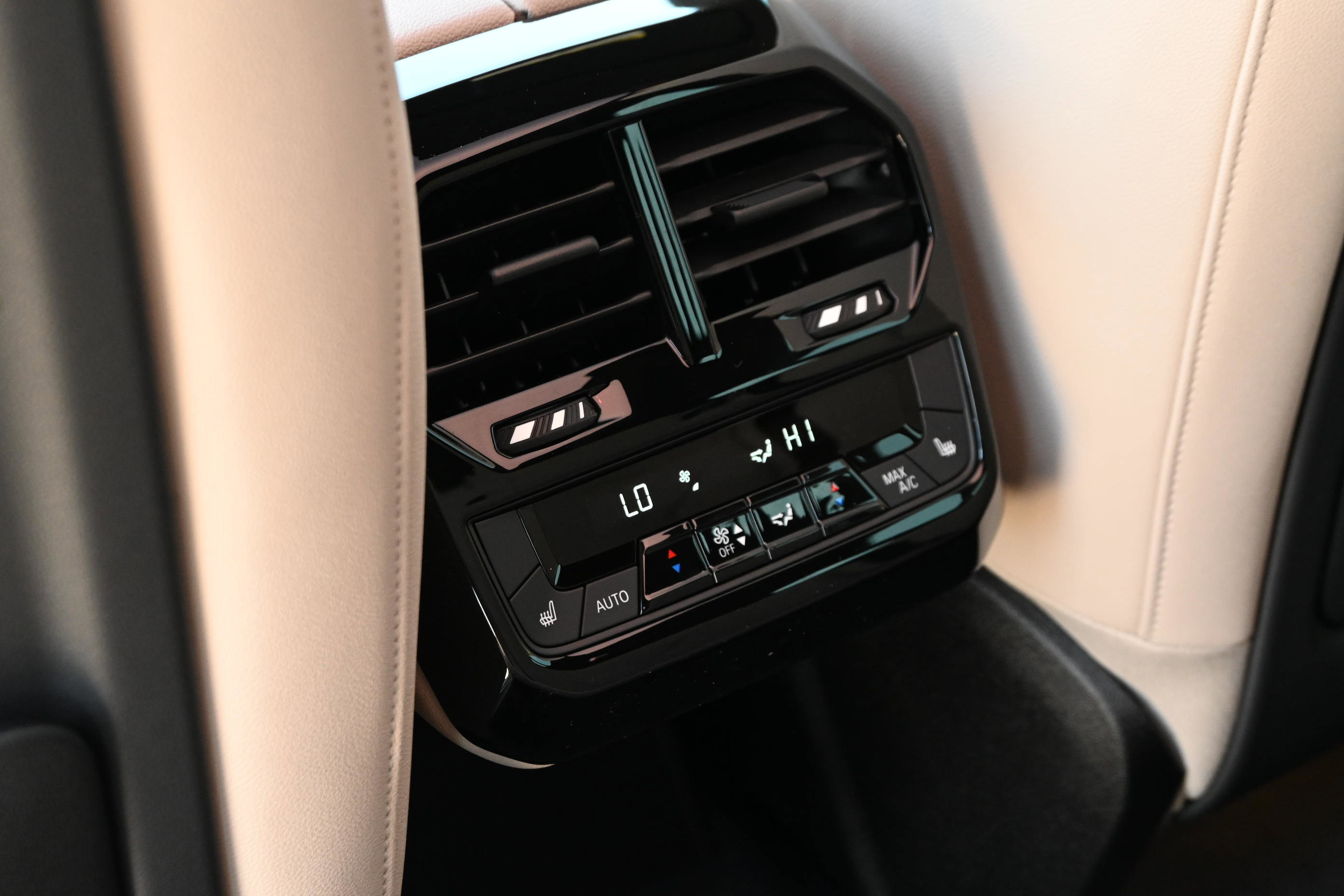New 2026 BMW iX xDrive60 w/ Premium Package image 24