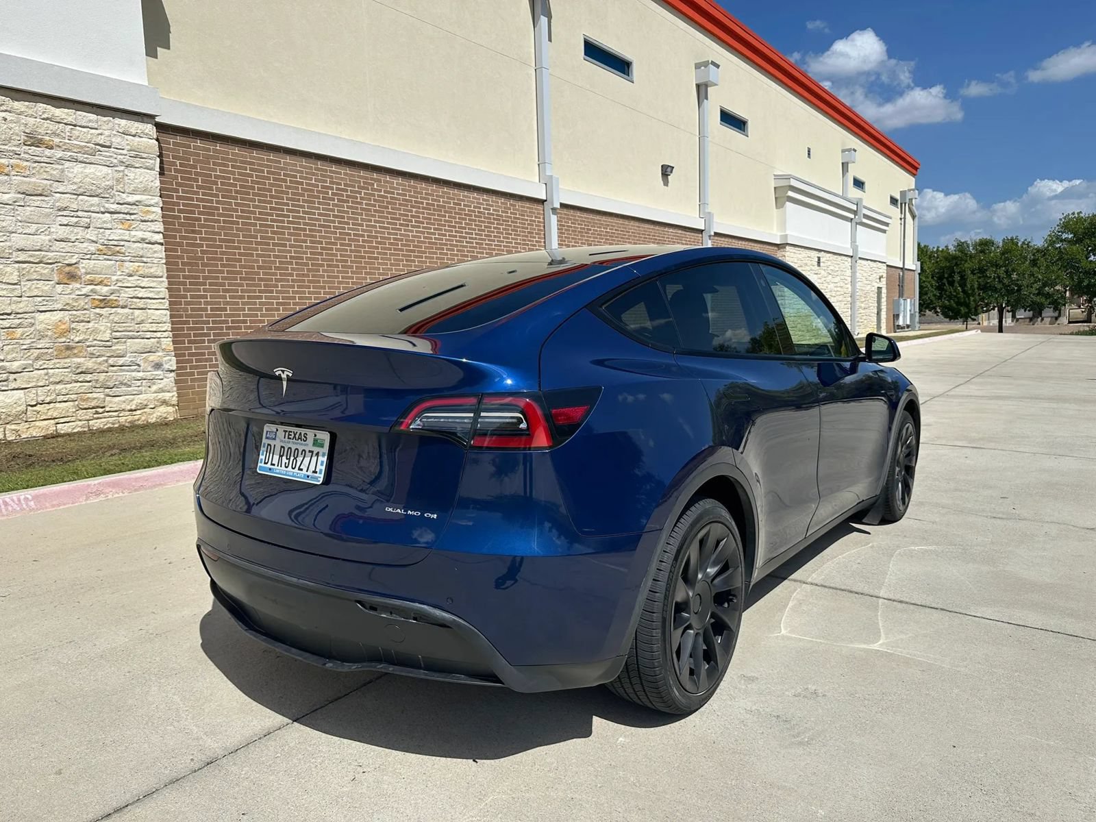 Used 2022 Tesla Model Y Long Range AWD/4WD image 6