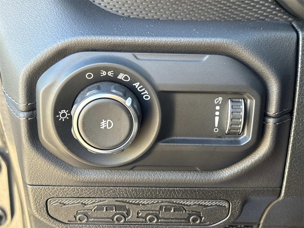 Used 2024 Jeep Wrangler Unlimited Rubicon image 24