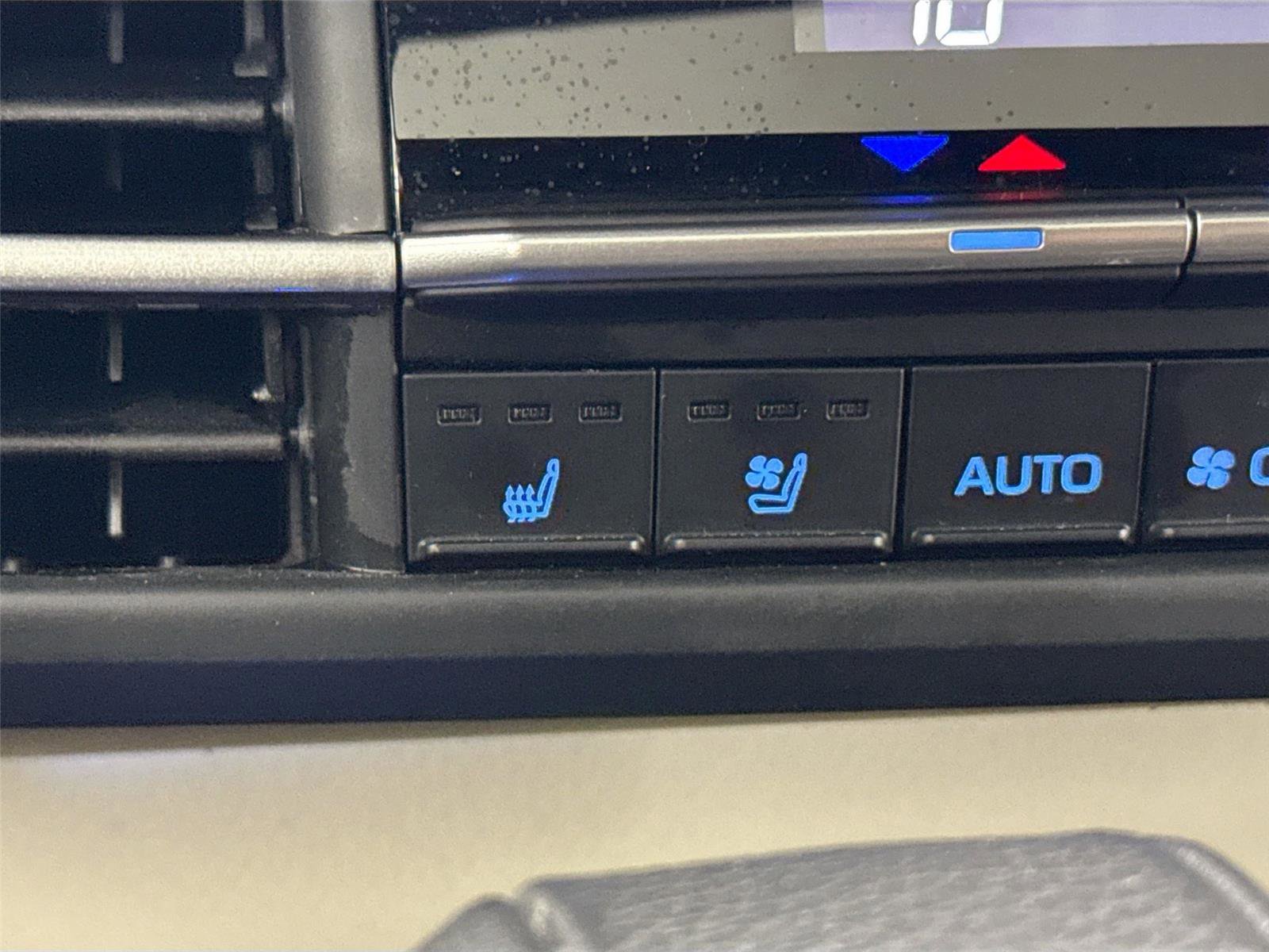 Certified 2021 Toyota Sienna Platinum image 8