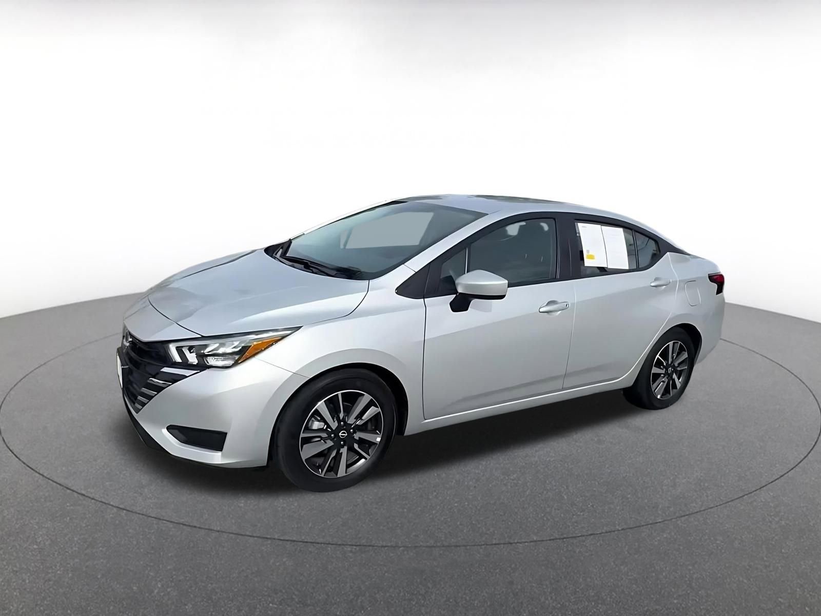Used 2025 Nissan Versa SV FWD image 8